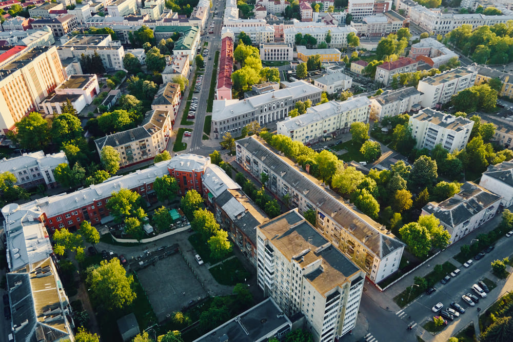 bovenaanzicht van een groene stad