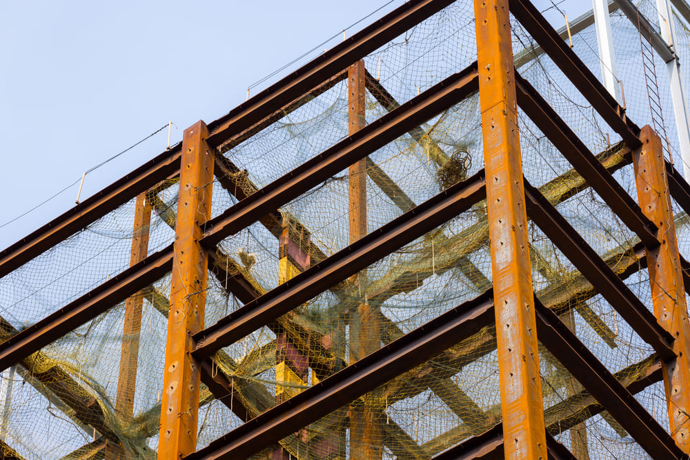 metaal frame voor een gebouw onder constructie