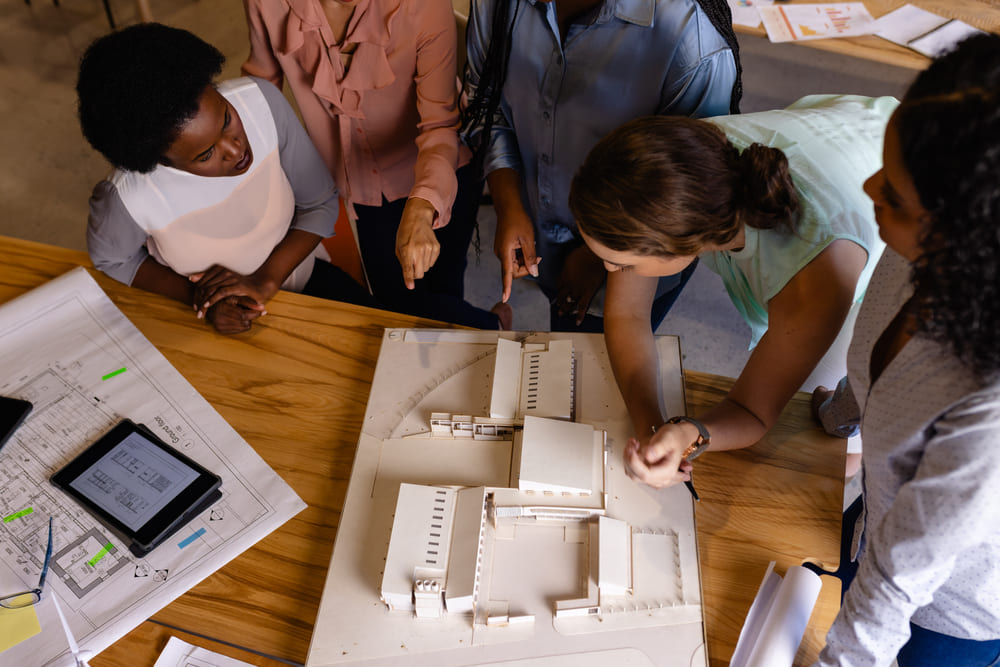 verschillende architecten werken samen